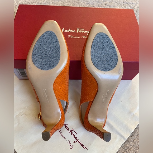 SALVATORE FERRAGAMO Gardenia  Python Skin Orange Pebble Calf  Heels Size 5 1/2 C - Picture 8 of 11